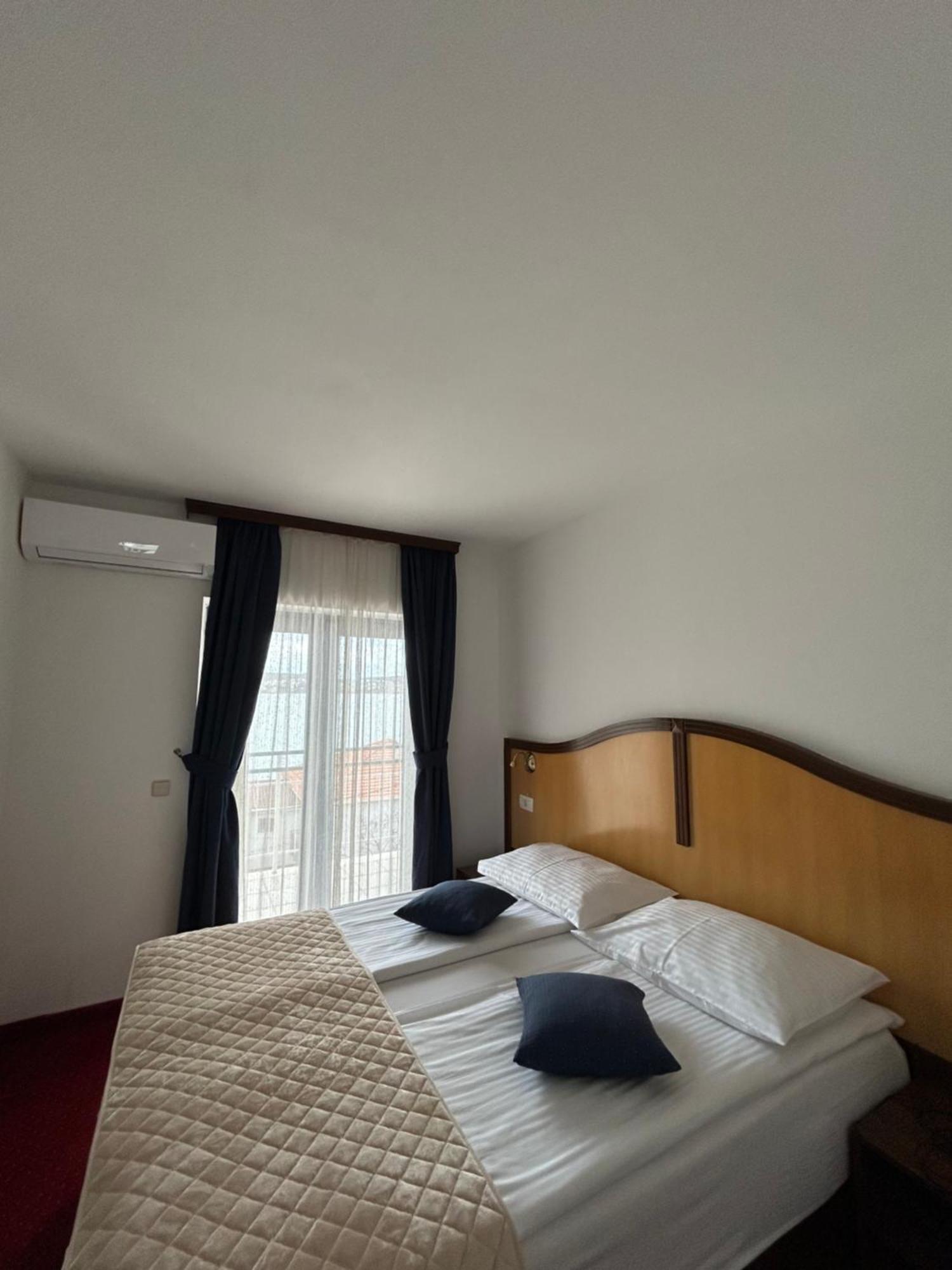 Hotel Bavaria Trogir Donji Seget Dış mekan fotoğraf