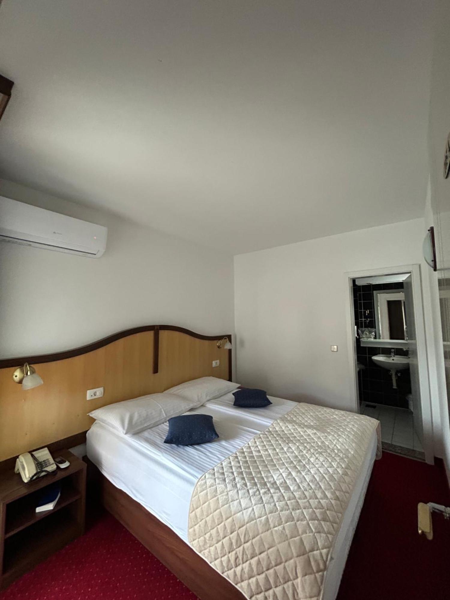 Hotel Bavaria Trogir Donji Seget Dış mekan fotoğraf