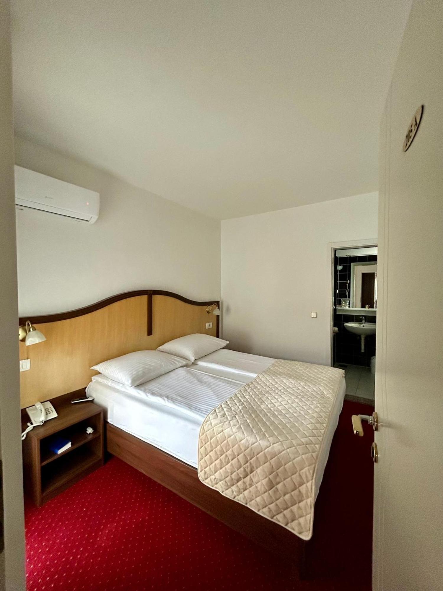 Hotel Bavaria Trogir Donji Seget Dış mekan fotoğraf