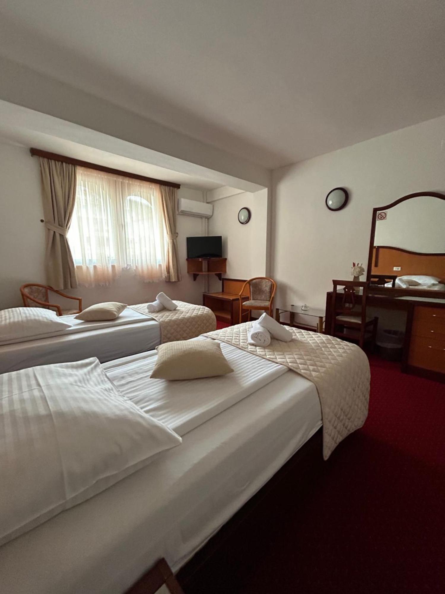Hotel Bavaria Trogir Donji Seget Dış mekan fotoğraf