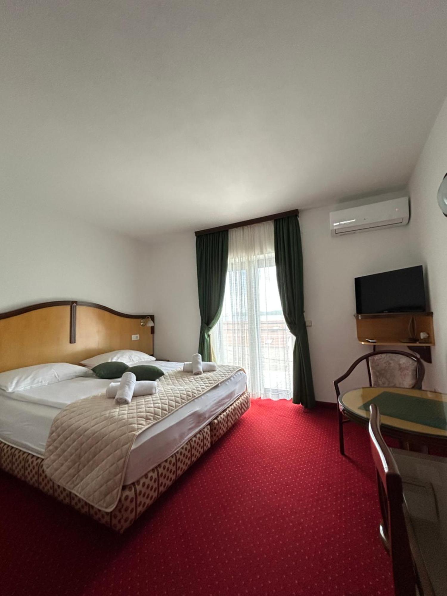 Hotel Bavaria Trogir Donji Seget Dış mekan fotoğraf