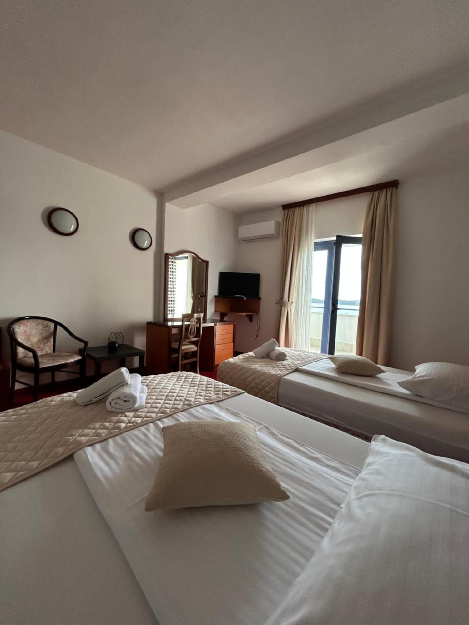 Hotel Bavaria Trogir Donji Seget Dış mekan fotoğraf