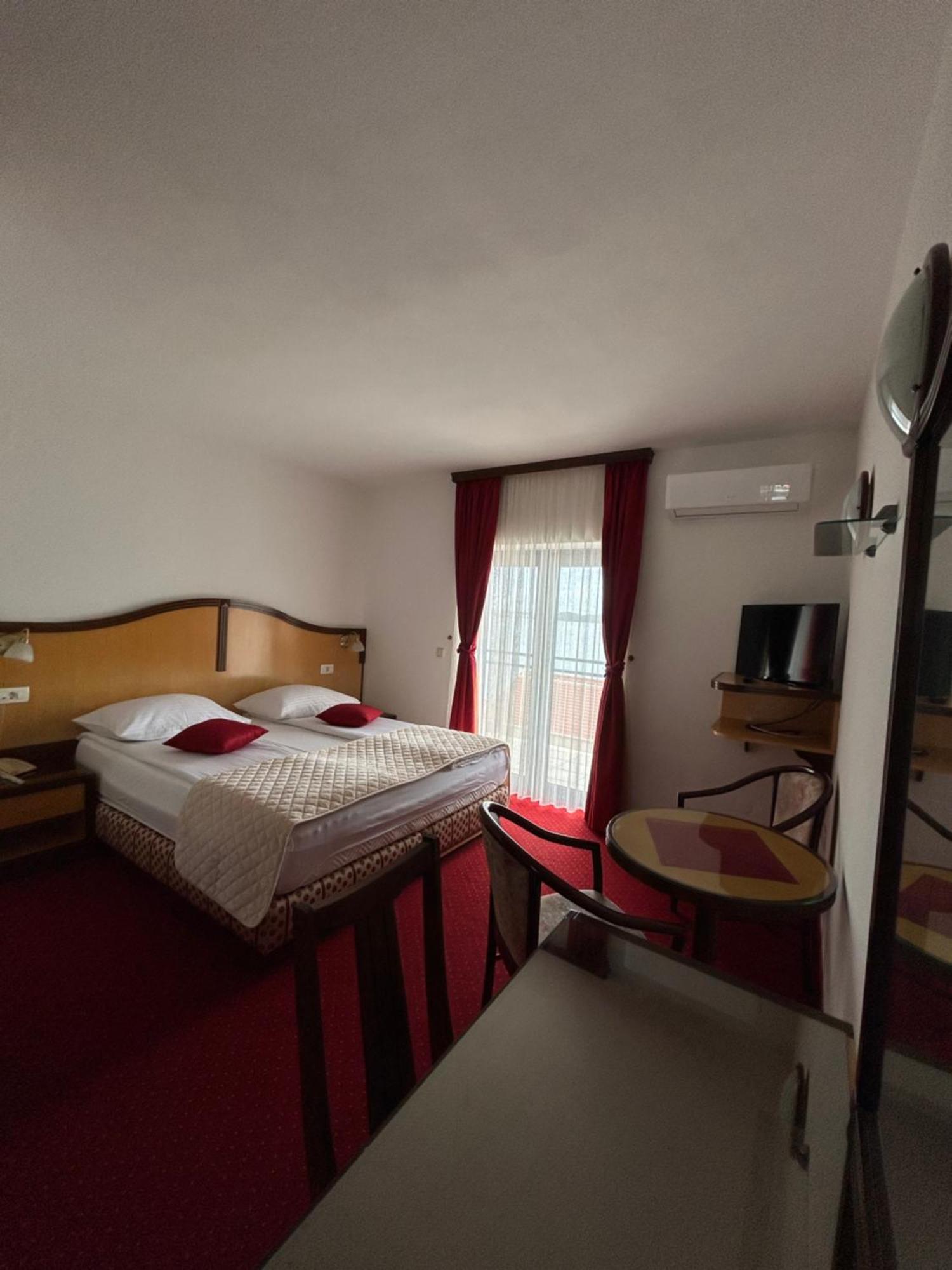 Hotel Bavaria Trogir Donji Seget Dış mekan fotoğraf