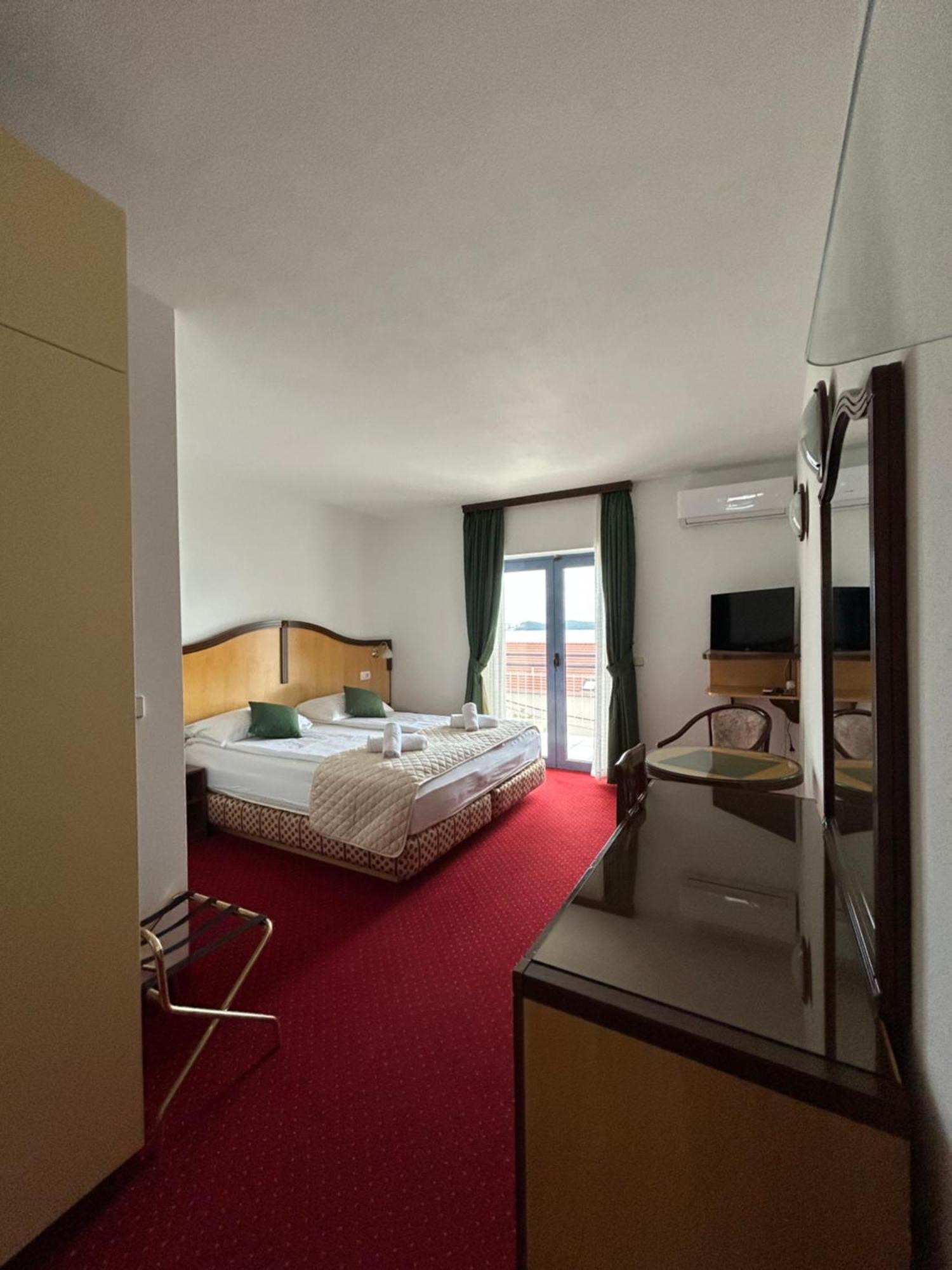 Hotel Bavaria Trogir Donji Seget Dış mekan fotoğraf