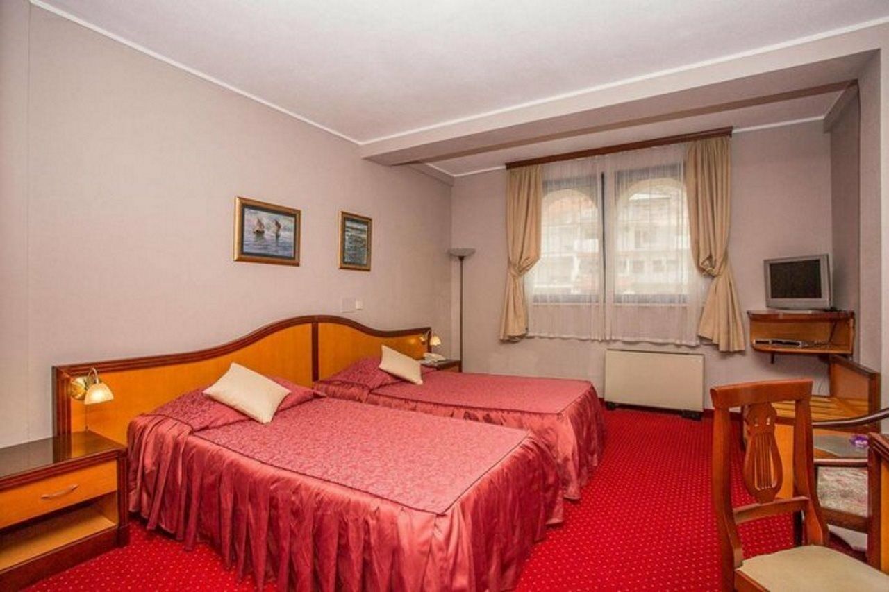 Hotel Bavaria Trogir Donji Seget Dış mekan fotoğraf